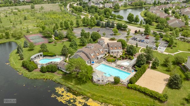 816 Colchester Drive, Oswego, IL 60543