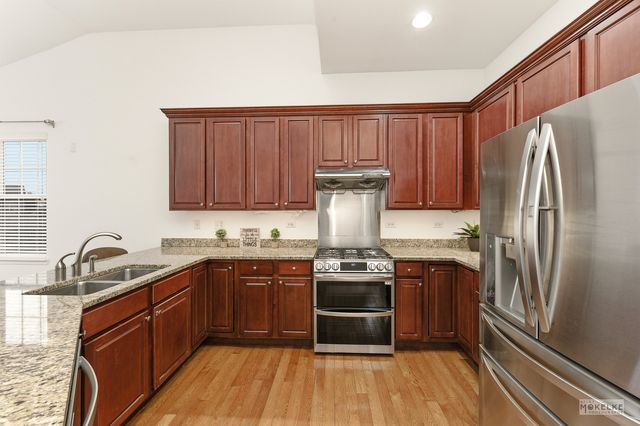 816 Colchester Drive, Oswego, IL 60543