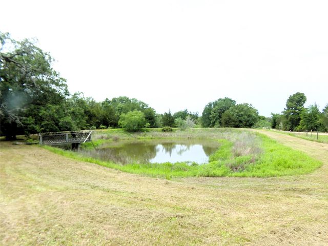 1015 Coy Road, Weimar, TX 78962