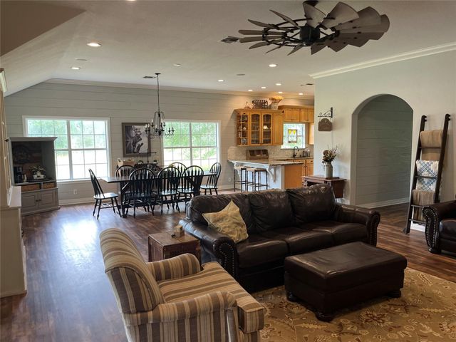 1015 Coy Road, Weimar, TX 78962