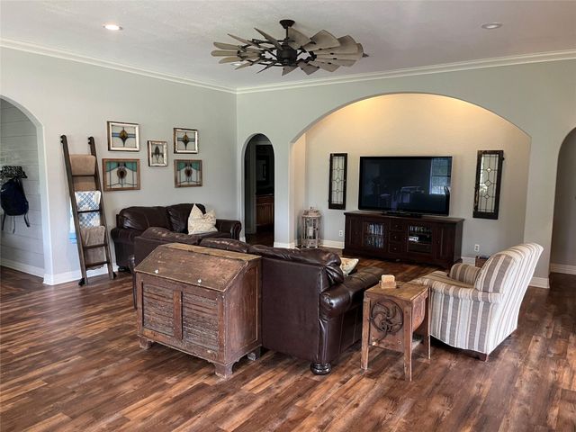 1015 Coy Road, Weimar, TX 78962