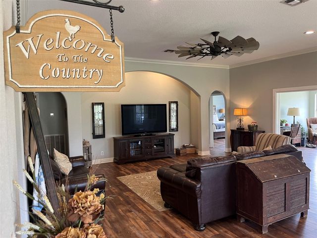 1015 Coy Road, Weimar, TX 78962