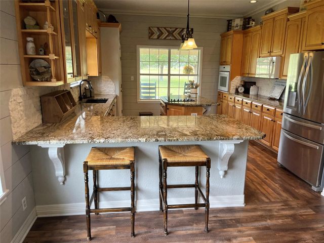 1015 Coy Road, Weimar, TX 78962