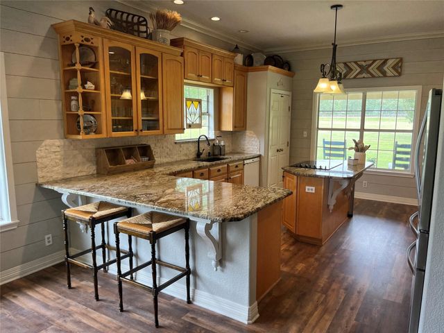 1015 Coy Road, Weimar, TX 78962