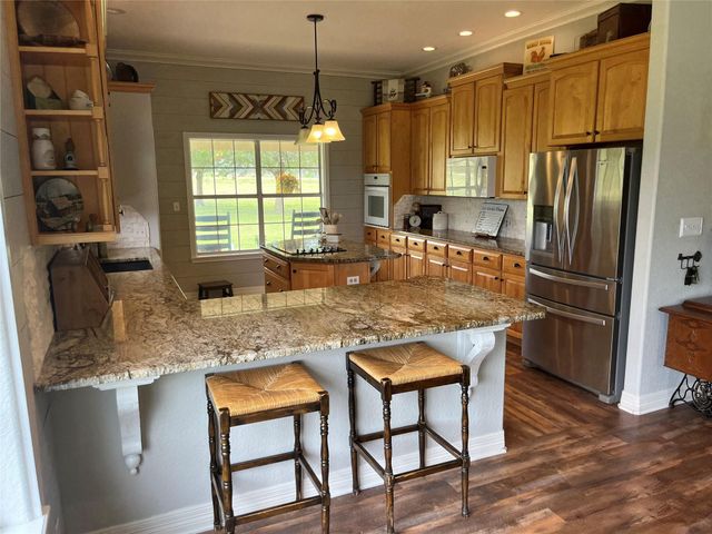 1015 Coy Road, Weimar, TX 78962