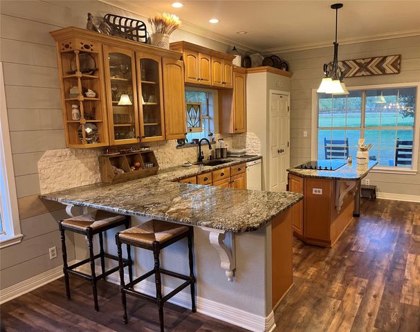 1015 Coy Road, Weimar, TX 78962