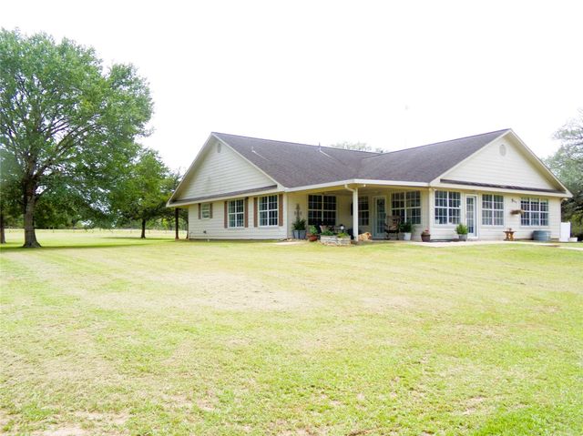1015 Coy Road, Weimar, TX 78962