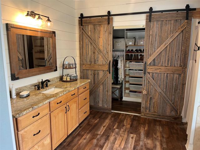 1015 Coy Road, Weimar, TX 78962
