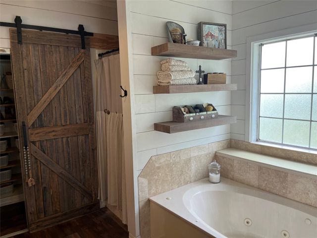 1015 Coy Road, Weimar, TX 78962