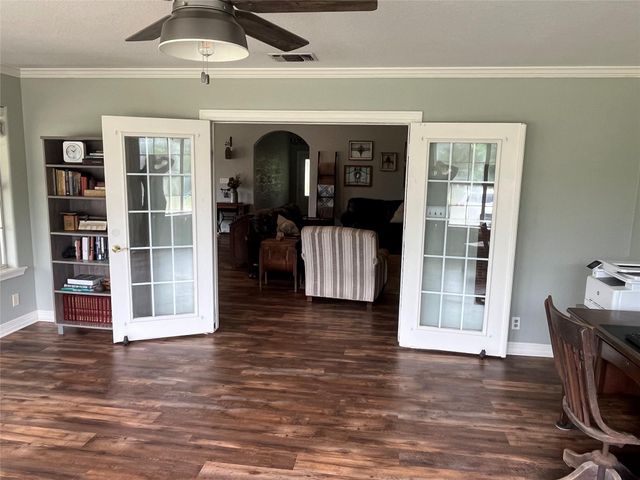 1015 Coy Road, Weimar, TX 78962