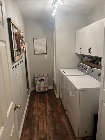 1015 Coy Road, Weimar, TX 78962