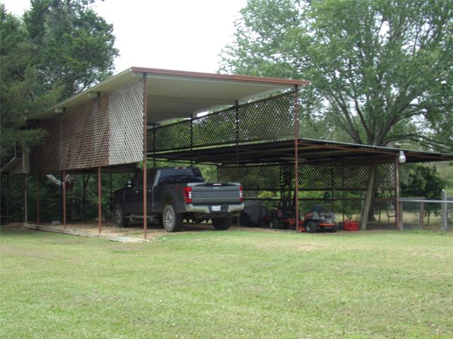 1015 Coy Road, Weimar, TX 78962