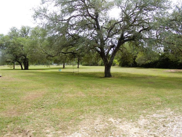 1015 Coy Road, Weimar, TX 78962