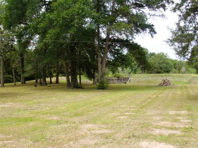 1015 Coy Road, Weimar, TX 78962