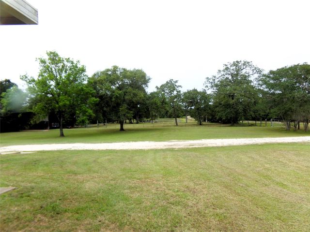 1015 Coy Road, Weimar, TX 78962