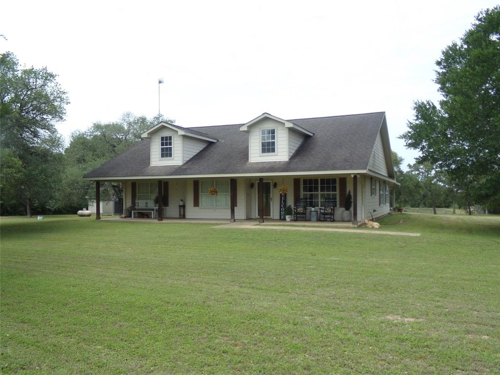 1015 Coy Road, Weimar, TX 78962