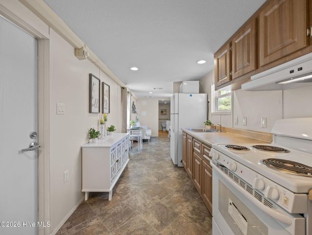 99 Dundee Trail, Holly Ridge, NC 28445