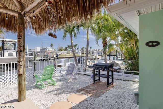 2639 Bridgeview ST, Matlacha, FL 33993