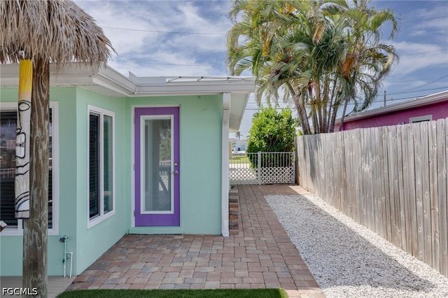 2639 Bridgeview ST, Matlacha, FL 33993