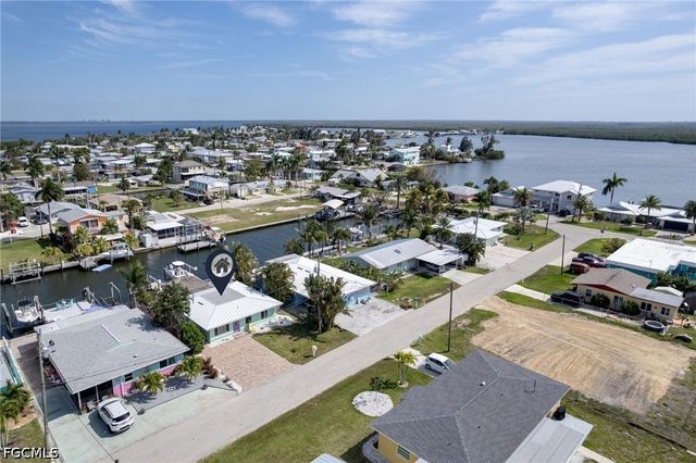 2639 Bridgeview ST, Matlacha, FL 33993