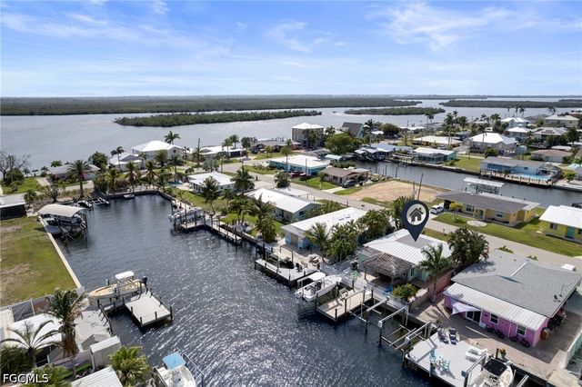 2639 Bridgeview ST, Matlacha, FL 33993