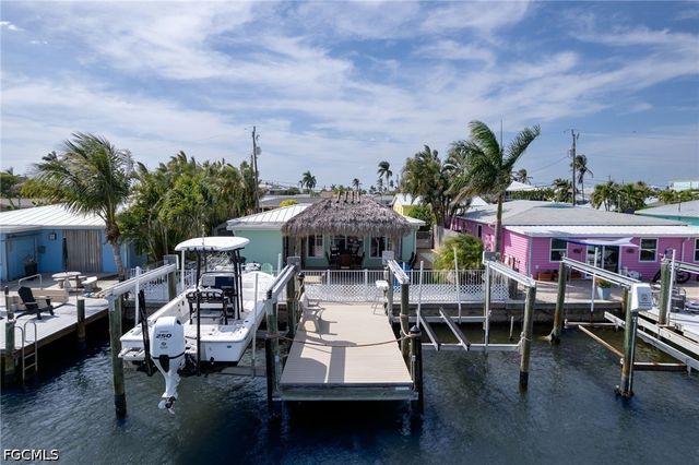 2639 Bridgeview ST, Matlacha, FL 33993