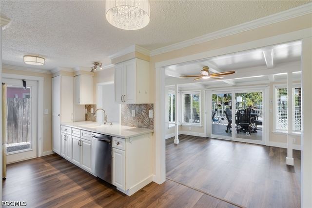 2639 Bridgeview ST, Matlacha, FL 33993