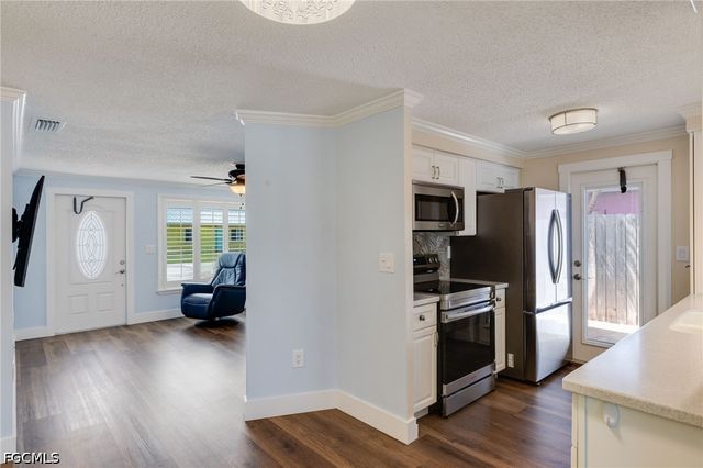 2639 Bridgeview ST, Matlacha, FL 33993