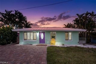 2639 Bridgeview ST, Matlacha, FL 33993