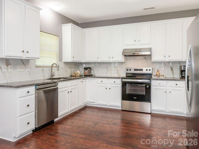 3926 Cameron Creek Drive, Matthews, NC 28105
