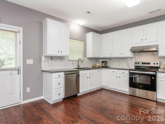 3926 Cameron Creek Drive, Matthews, NC 28105