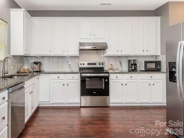 3926 Cameron Creek Drive, Matthews, NC 28105