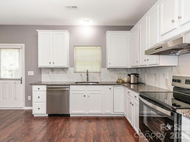 3926 Cameron Creek Drive, Matthews, NC 28105