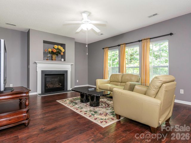 3926 Cameron Creek Drive, Matthews, NC 28105