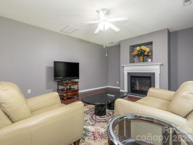 3926 Cameron Creek Drive, Matthews, NC 28105