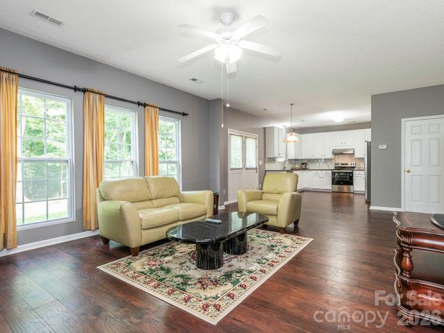 3926 Cameron Creek Drive, Matthews, NC 28105