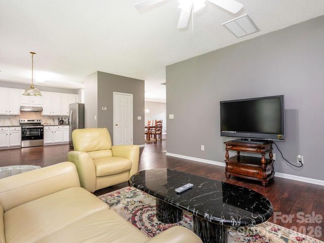3926 Cameron Creek Drive, Matthews, NC 28105