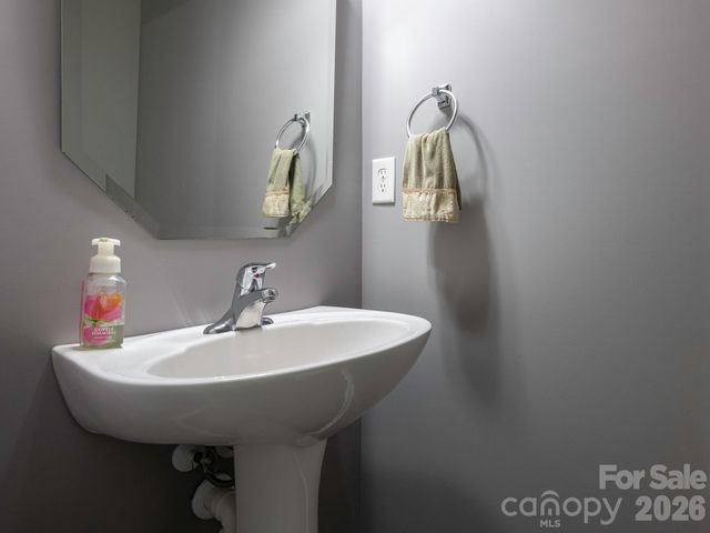 3926 Cameron Creek Drive, Matthews, NC 28105