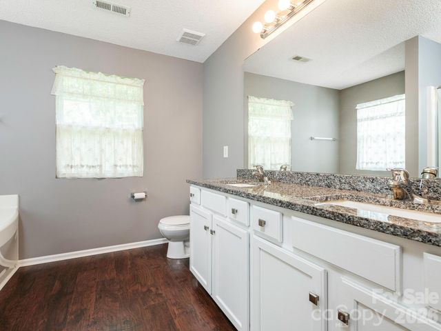 3926 Cameron Creek Drive, Matthews, NC 28105