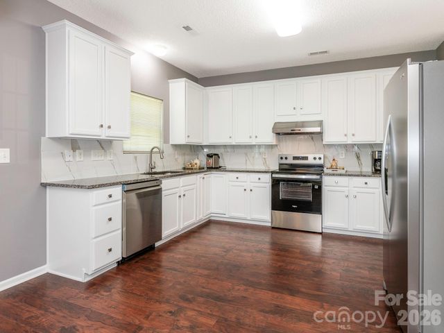 3926 Cameron Creek Drive, Matthews, NC 28105