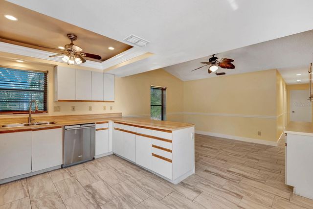 5017 80TH AVENUE CIRCLE E, Sarasota, FL 34243