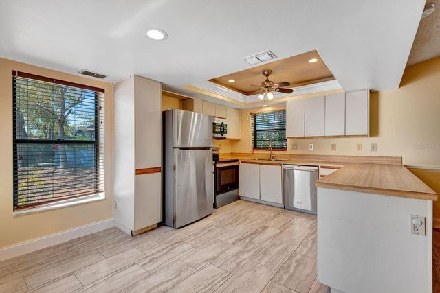 5017 80TH AVENUE CIRCLE E, Sarasota, FL 34243