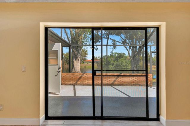 5017 80TH AVENUE CIRCLE E, Sarasota, FL 34243