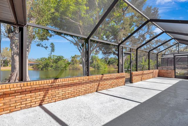 5017 80TH AVENUE CIRCLE E, Sarasota, FL 34243