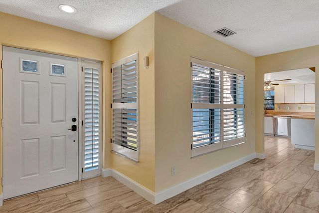 5017 80TH AVENUE CIRCLE E, Sarasota, FL 34243