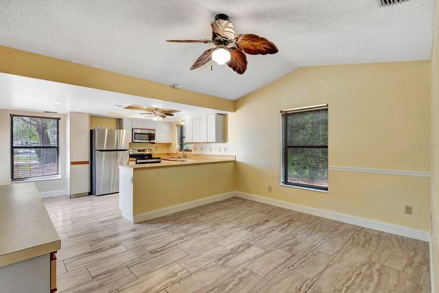 5017 80TH AVENUE CIRCLE E, Sarasota, FL 34243