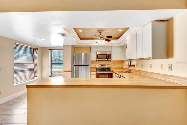 5017 80TH AVENUE CIRCLE E, Sarasota, FL 34243