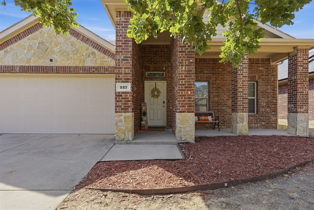 227 Old Spanish Trail, Waxahachie, TX 75167 — exterior