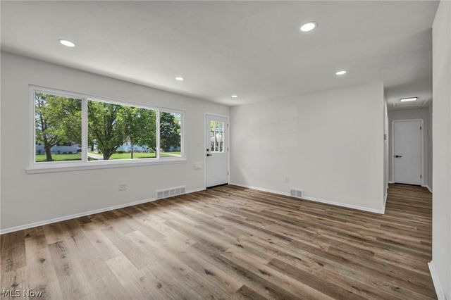 15424 Holland Road, Brook Park, OH 44142