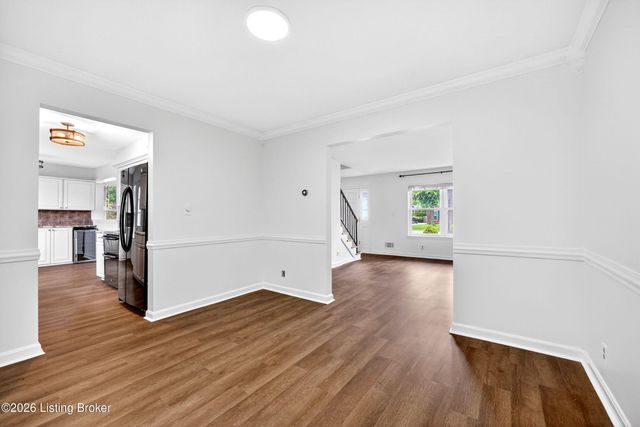 8905 Wooded Glen Rd, Louisville, KY 40220